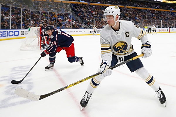 【共同社12月27日电】美职棒大联盟8月9日迎来历史性时刻——珍·帕沃尔成为首位在正式比赛中执法的女性裁判。